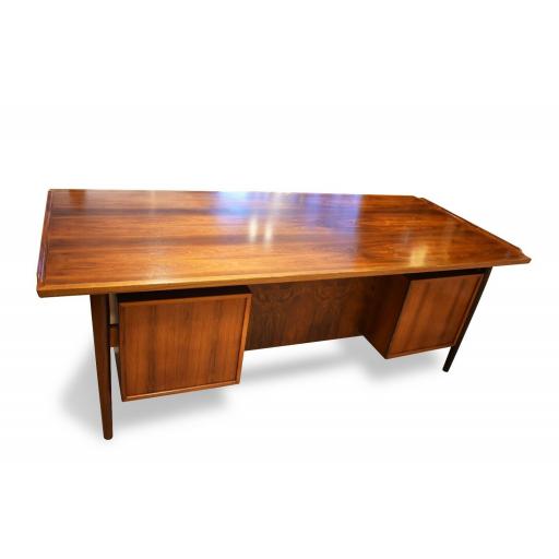 Arne Vodder Rosewood Desk 4.jpg