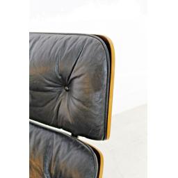 eames chair I.jpg