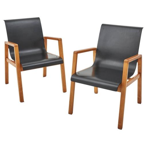 A Pair of Alvar Aalto Hallway Chairs, Model 403 by Finmar