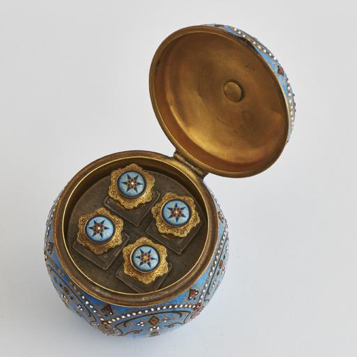 25-03-05-AntiqueModernMix18950.jpg